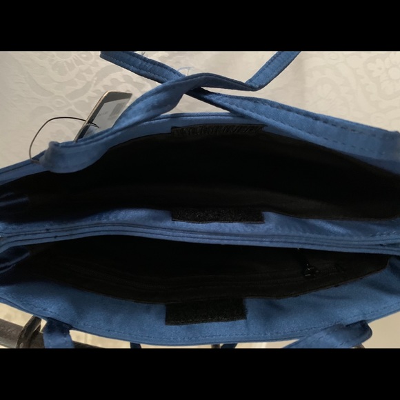 **NWT** ‘GUESS’ Satin Clutch/Bag - Midnight Blue - Picture 4 of 5